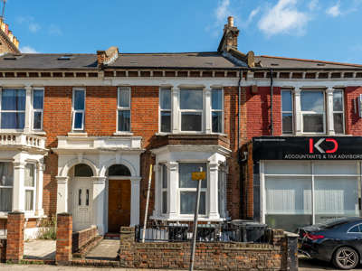 🏡 Large Victorian House - All Bills Included plus a Cleaner & Gardener! 🏡 image