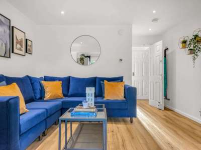 A SUPERB SHARED HOUSE FOR PROFESSIONALS image