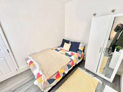 ⭐⭐ Modern 4 Bedroom House – Coventry City Centre ⭐⭐ image