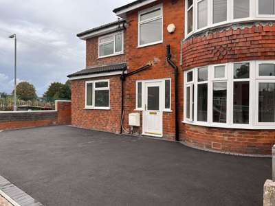 🩺 Newly Renovated House Share - Ideal for Medical Students | Farnworth, Bolton image