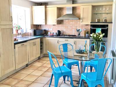 Deardon Way image