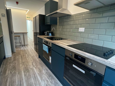 Stunning Room with Private En-Suite – Just 5 Minutes from Watford General Hospital! image