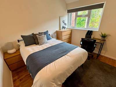 Newly Refurbished Property | 4 Rooms Available  image