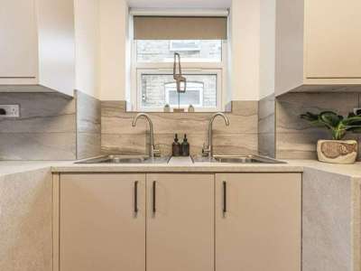 ✨ Brand New Ensuite+Kitchenette | 10min to Mcr 🚆 image