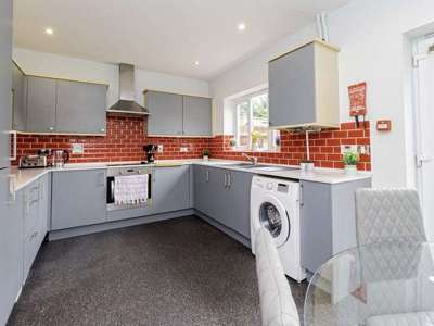 Penlon Place image