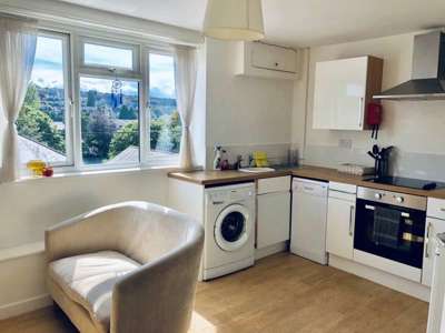 4 Bedroom Student Flatshare – Great Falmouth Location – All Bills Included image