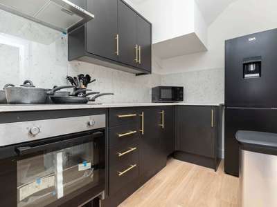 Comfortable Double Ensuite Room | Bills inc | 🚗 image
