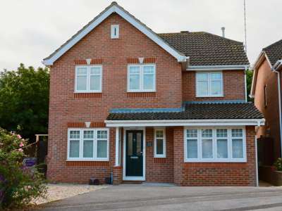 Stylish High End Professional House Share in Quiet Residential Area image