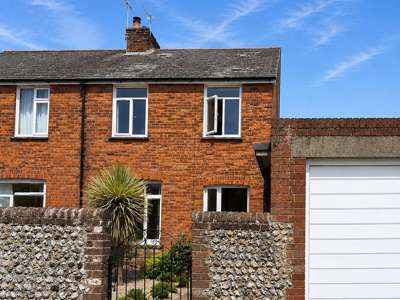 Welcoming and professional "Live in Landlord" home image