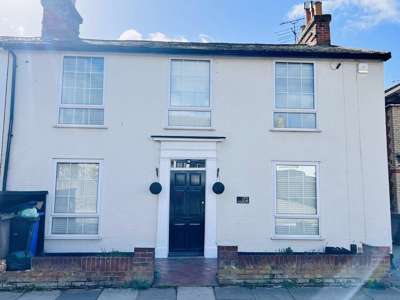 Immaculately Stylish Presented Property- East Ipswich - Woodbridge Road image