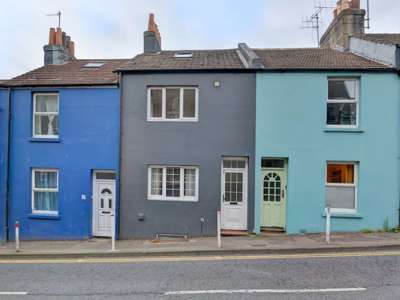 A Convenient House Share for Rent in Brighton image