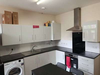 Renovated En Suite- Salford 🛁 image