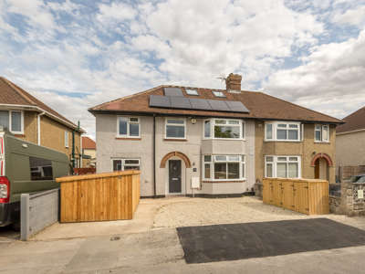 OX Living is proud to present this high-quality 9-bedroom co-living property, perfect for working professionals looking for stylish, stress-free living. image