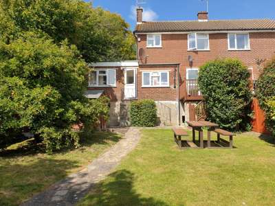 🧋F. M Property Solutions Are Pleased To Present This Property In A Great Location, Close To Local Shops, Town Centre And The Beautiful High Wycombe Countryside. The Best Of Both Worlds🧋 image