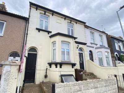 Double Room to Rent! image