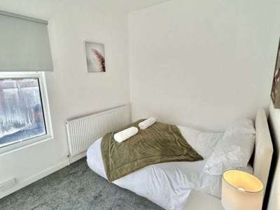 🔥 Modern 3 Bedroom House – Coventry City Centre 🔥 image