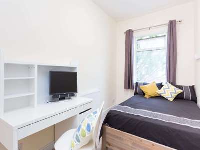 🏡 Modern 5-Bedroom House Share on Campbell Road, Stoke-on-Trent ST4 – Ideal for Professionals & Students! image