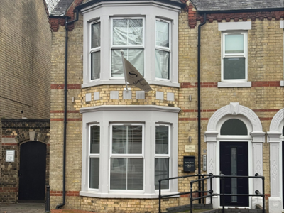 Perfect Studio Apartment on Broadway, PE1 image
