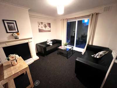 Cromwell Road image