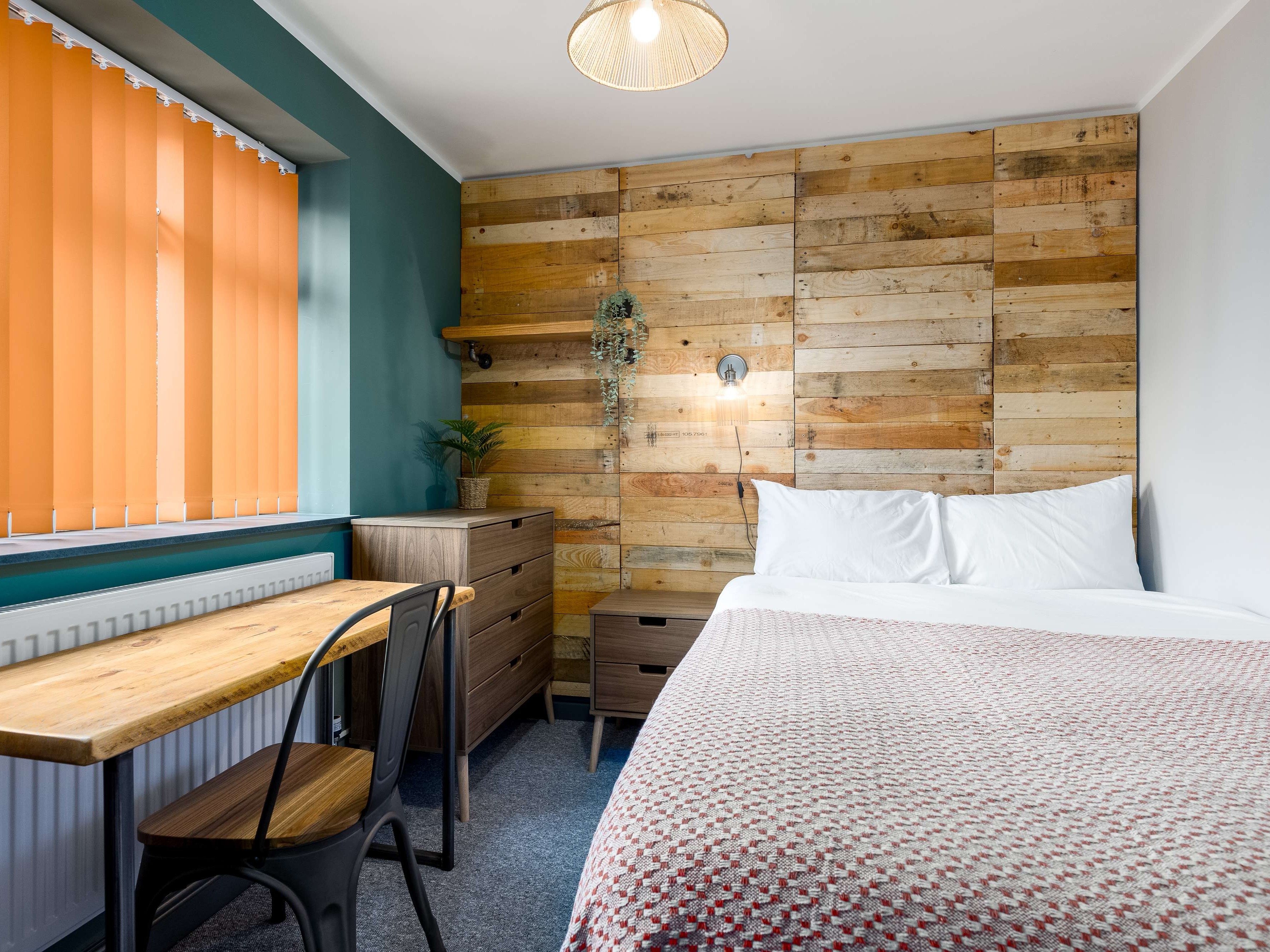 OX Living is proud to present this high-quality 6-bedroom co-living property, perfect for working professionals looking for stylish, stress-free living. image