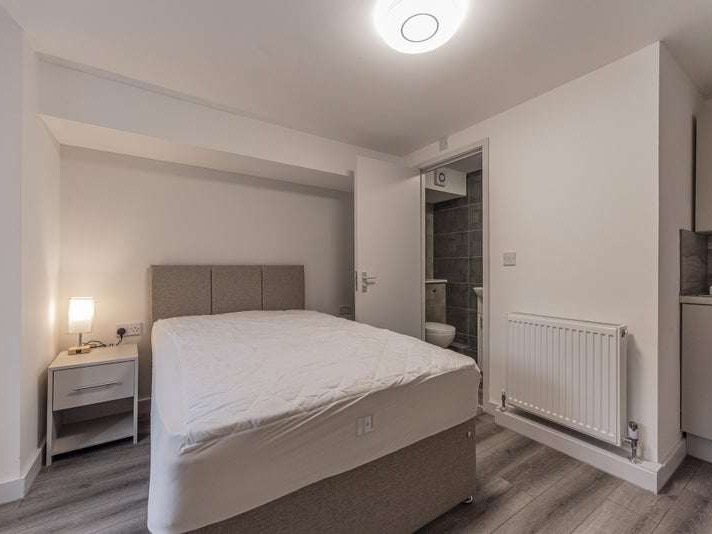 ✨ Brand New Ensuite+Kitchenette | 10min to Mcr 🚆 image