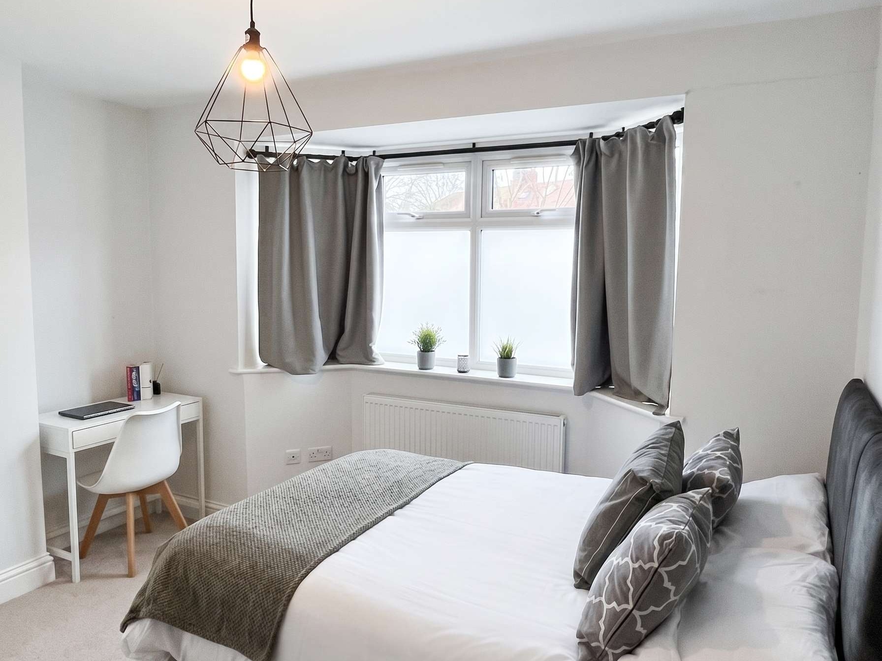 Hillcross Avenue image