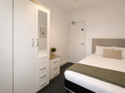 🏡 4-Bed Professional House Share | Off-Street Parking | Castleford (Cutsyke) image