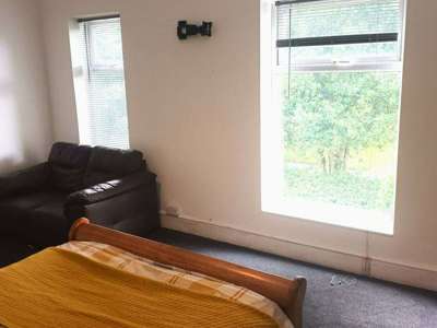 👉 22min Salford Royal 🏥 | Easy City Access 🚌 image