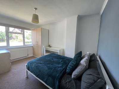 🧋F. M Property Solutions Are Pleased To Present This Property In A Great Location, Close To Local Shops, Town Centre And The Beautiful High Wycombe Countryside. The Best Of Both Worlds🧋 image