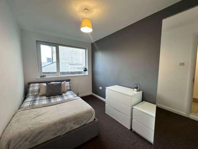 ⚜️This Clean And Well Presented Property Has A Beautiful Streamlined Modern Kitchen And Living Area. It Also Benefits From A Large Garden And Ample Parking. Being Situated A Stones Throw From The M40 Transport Connections.⚜️ image