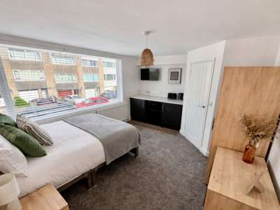 Newly Refurbish all En Suite HMO image