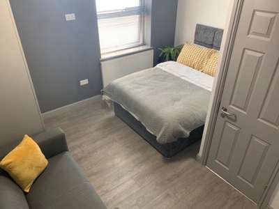 - 15 Southgate 6 Bed 1st Floor Flat image