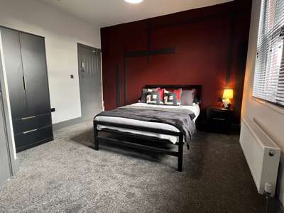 Charming Furnished House Share – Chapeltown image