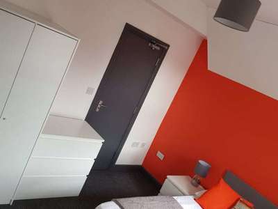 Shared House in the Town  Centre image
