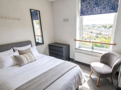 Cowcliffe Hill Road image