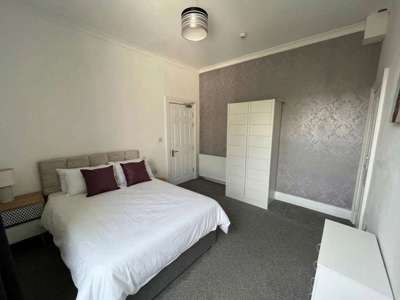 🏡 Traditional HMO Living at 74 Mayfield Street, Hull image