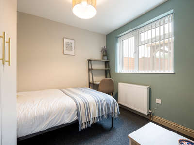OX Living is proud to present this high-quality 7-bedroom co-living property, perfect for working professionals looking for stylish, stress-free living. image