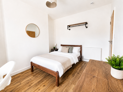 Professional HMO - room to let - bills included 🏡 image