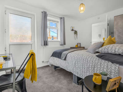 A SUPERB SHARED HOUSE FOR PROFESSIONALS image
