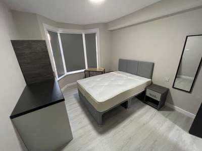 Modern, Bright Rooms with Private En-Suites image