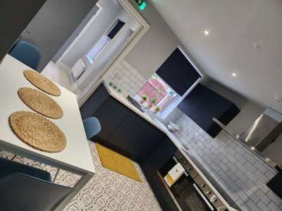 Modern 5 bed Shared House image