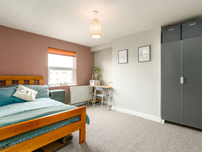 OX Living is proud to present this high-quality 7-bedroom co-living property, perfect for working professionals looking for stylish, stress-free living. image
