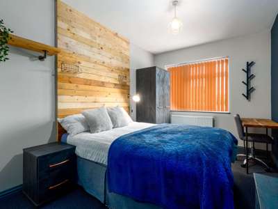 OX Living is proud to present this high-quality 8-bedroom co-living property, perfect for working professionals looking for stylish, stress-free living. image