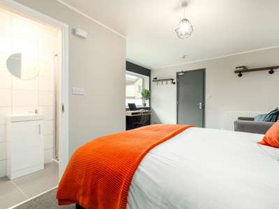 OX Living is proud to present this high-quality 9-bedroom co-living property, perfect for working professionals looking for stylish, stress-free living. image
