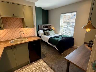 ✨ Luxury Ensuite Rooms in Historic Property | Prime Cathedral Quarter (Rasen Lane) image