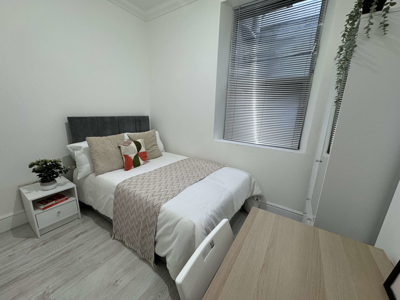 All Professional House Share - Bills Included - Bedford Street image