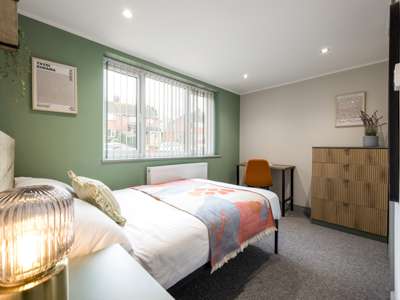 OX Living is proud to present this high-quality 7-bedroom co-living property, perfect for working professionals looking for stylish, stress-free living. image