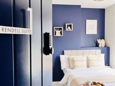 Experience Stylish Living-Modern 6-Bedroom House- Oxford Road  image