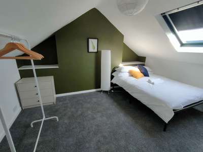Furnished room available close to Hospital image