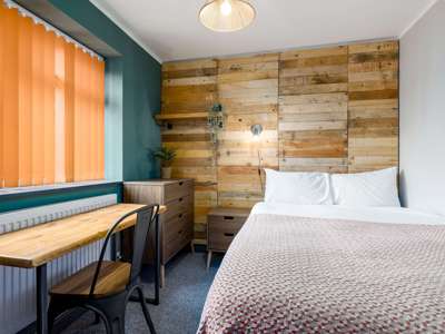 OX Living is proud to present this high-quality 6-bedroom co-living property, perfect for working professionals looking for stylish, stress-free living. image